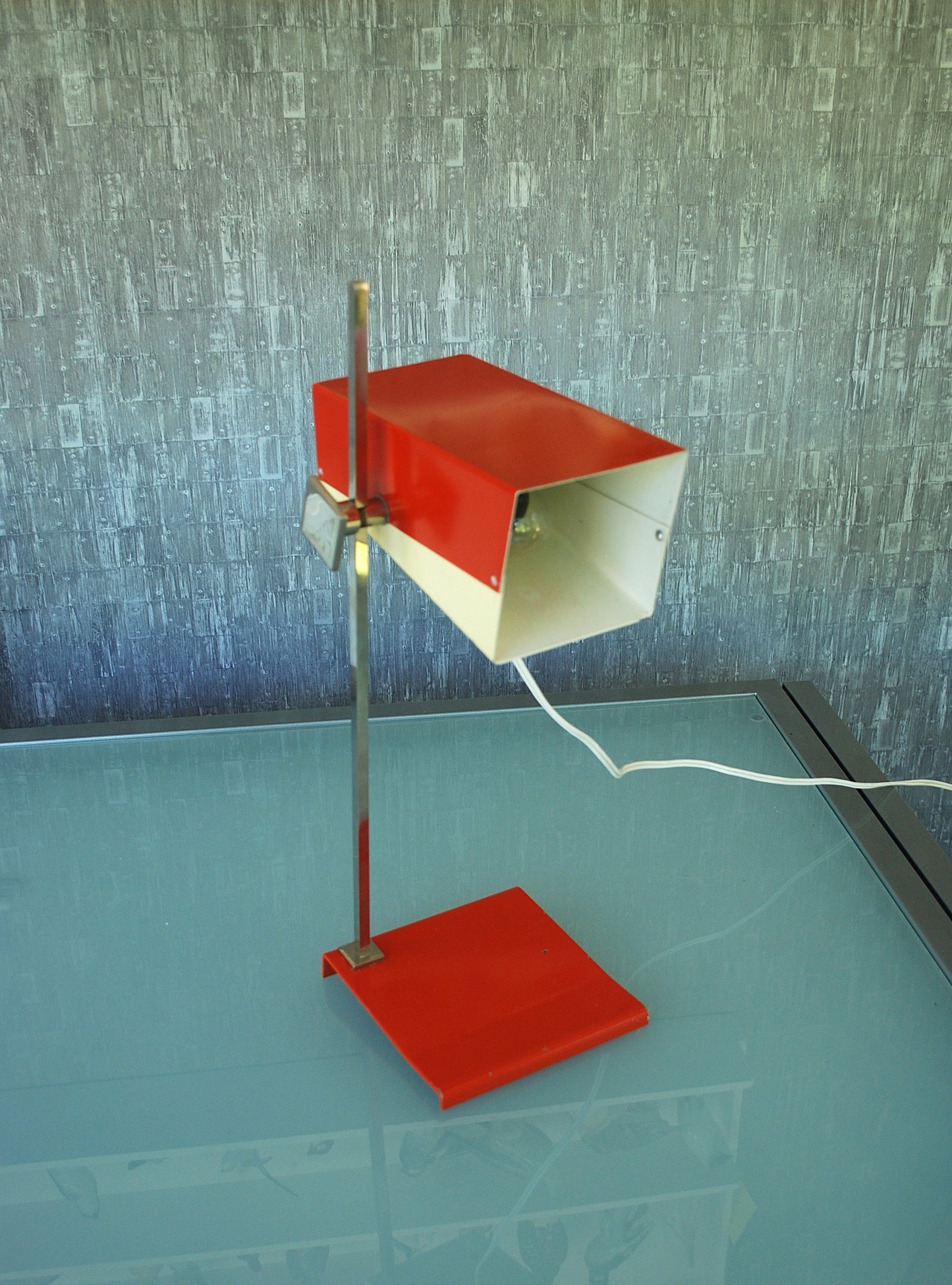 Retro Lamp Rood Wit Kubistisch vorm *