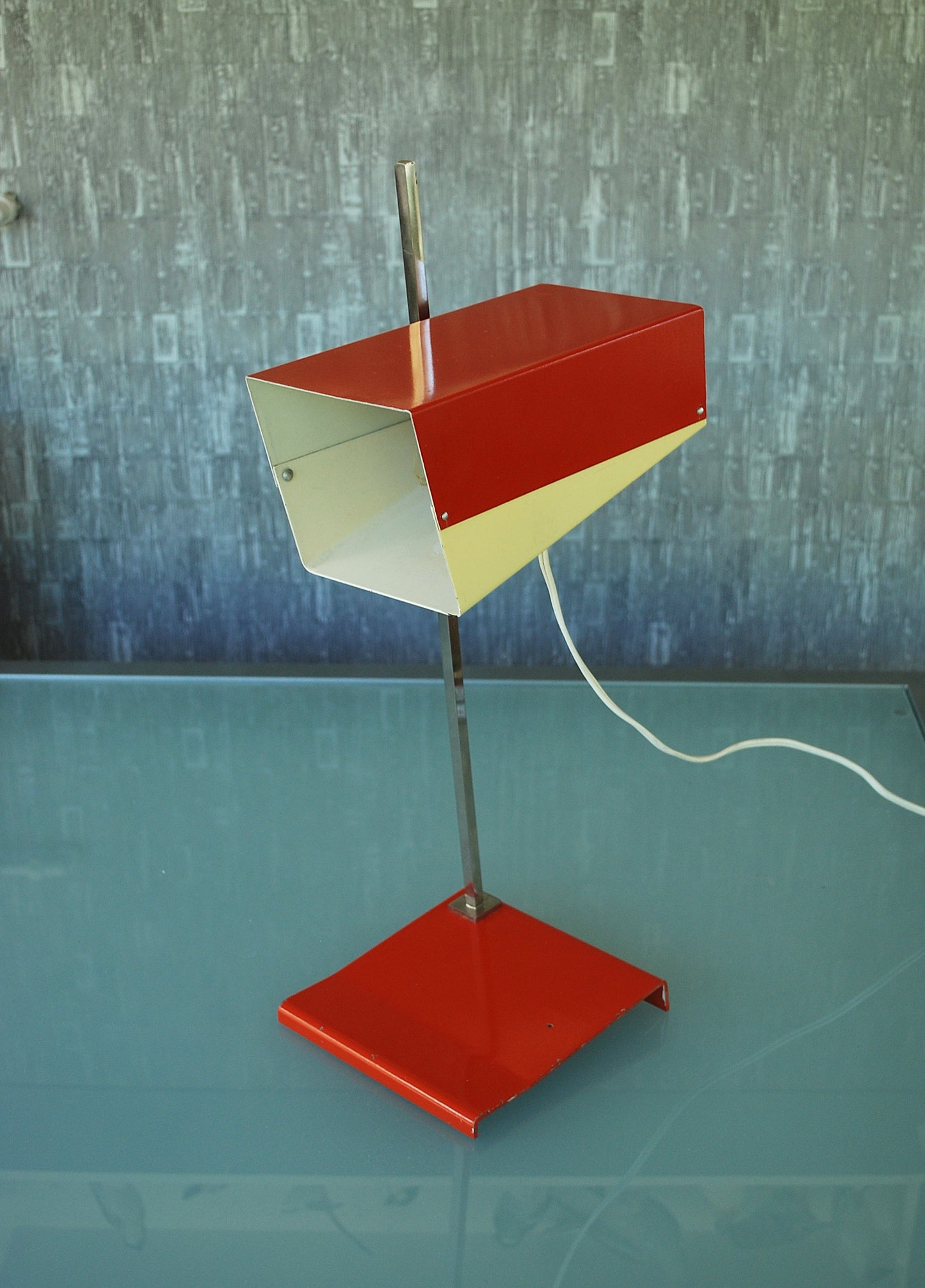 Retro Lamp Rood Wit Kubistisch vorm *