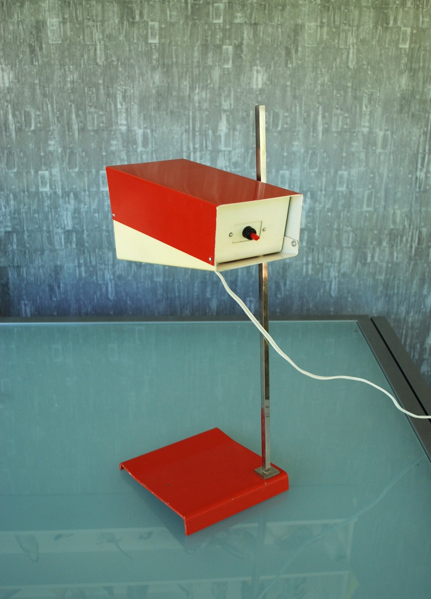 Retro Lamp Rood Wit Kubistisch vorm *