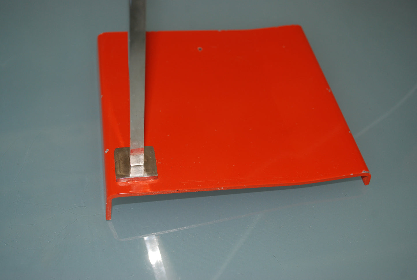 Retro Lamp Rood Wit Kubistisch vorm *