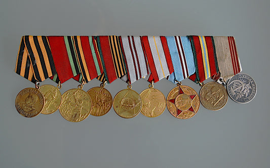 9 Sovjet medailles op 1 beugel WW2 *