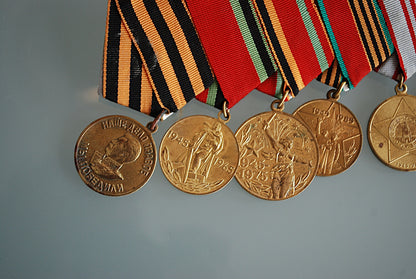 9 Sovjet medailles op 1 beugel WW2 *