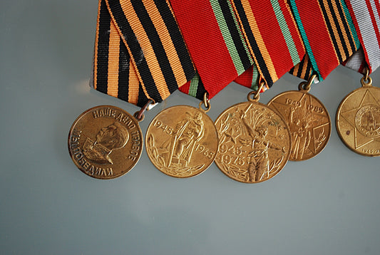 9 Sovjet medailles op 1 beugel WW2 *