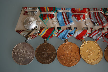 9 Sovjet medailles op 1 beugel WW2 *