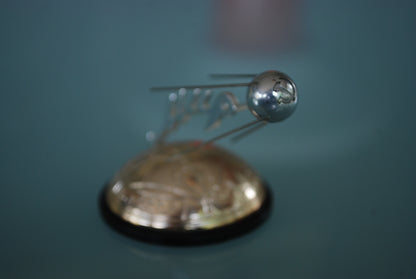 Spoetnik Eerste satellite in de ruimte schap ornament *