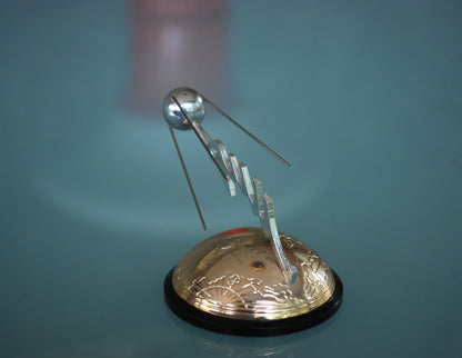 Spoetnik Eerste satellite in de ruimte schap ornament *