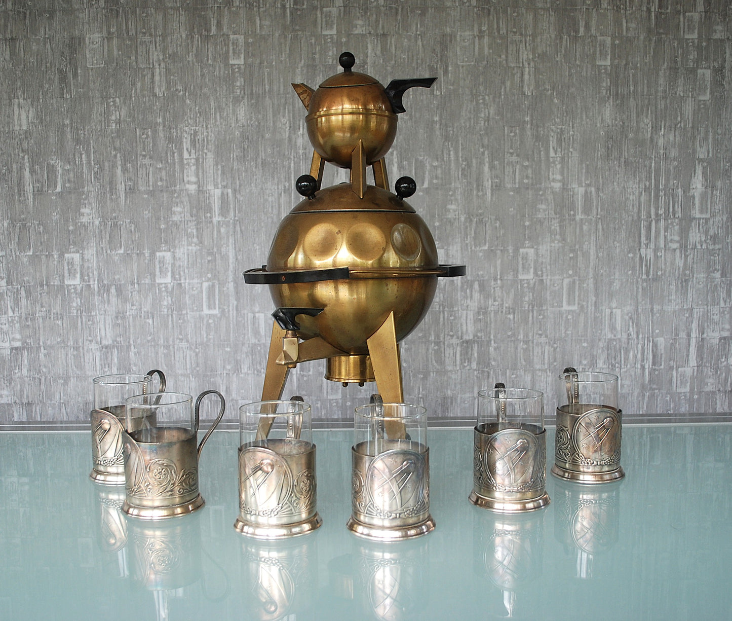 Samovar Sputnik - Conquering Space - 1977 - Space travel with 6 Sputnik tea glasses *