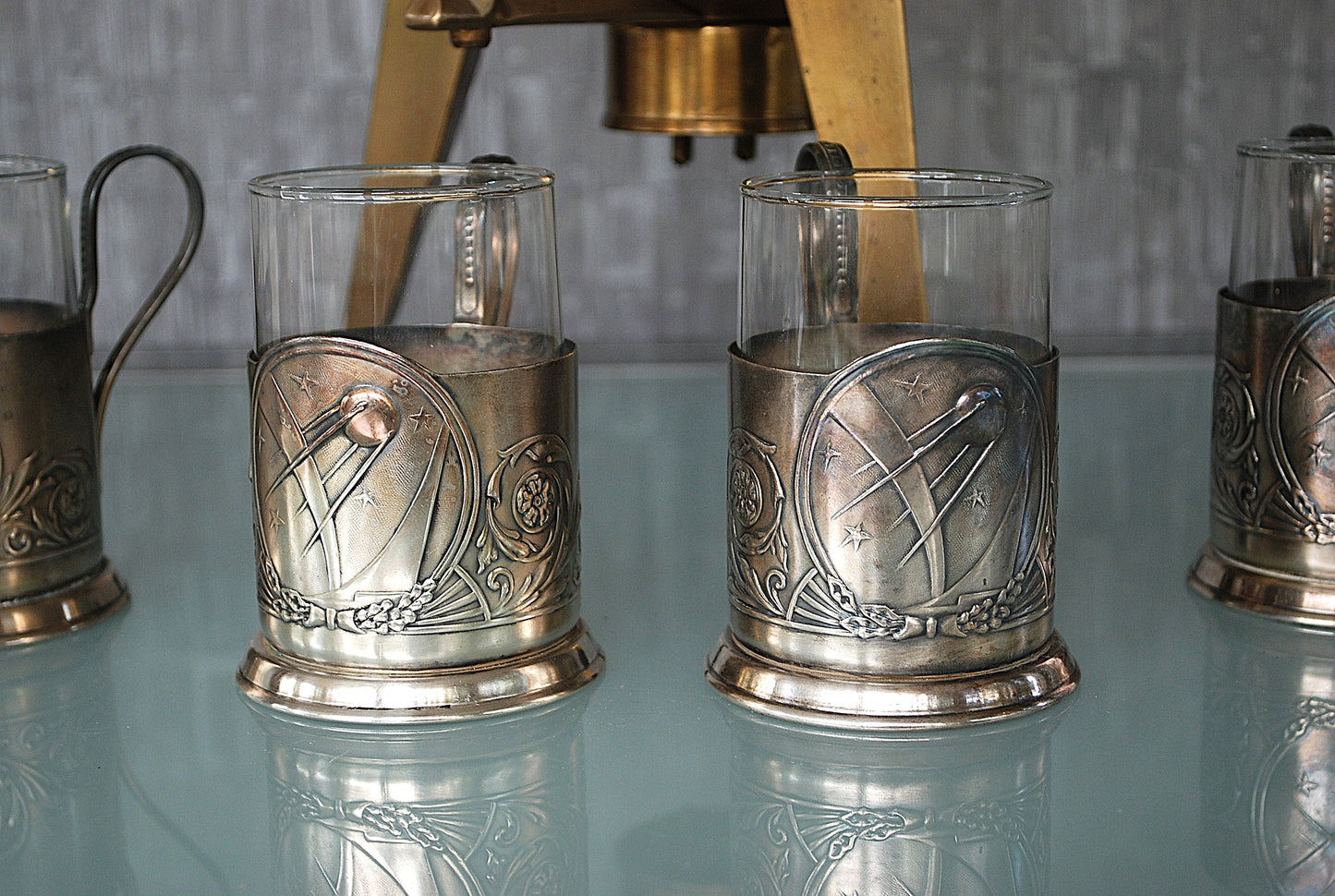 Samovar Sputnik - Conquering Space - 1977 - Space travel with 6 Sputnik tea glasses *