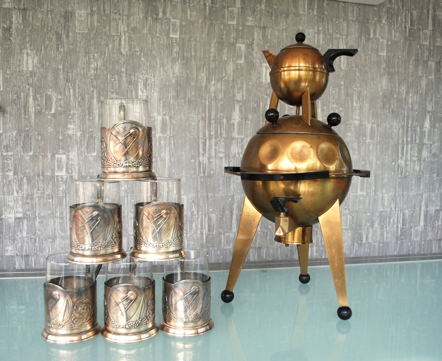 Samovar Sputnik - Conquering Space - 1977 - Space travel with 6 Sputnik tea glasses *