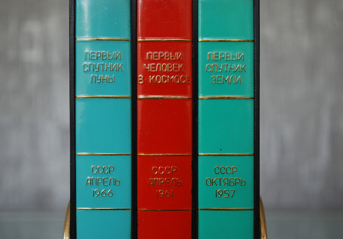 Pace age 1960's sigarettenhouder CCCP, boek met ruimtethema muziekdoos *