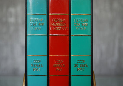 Pace age 1960's sigarettenhouder CCCP, boek met ruimtethema muziekdoos *