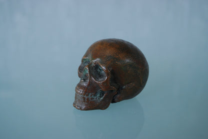 Oude schedel gemaakt van koper met prachtig patina *
