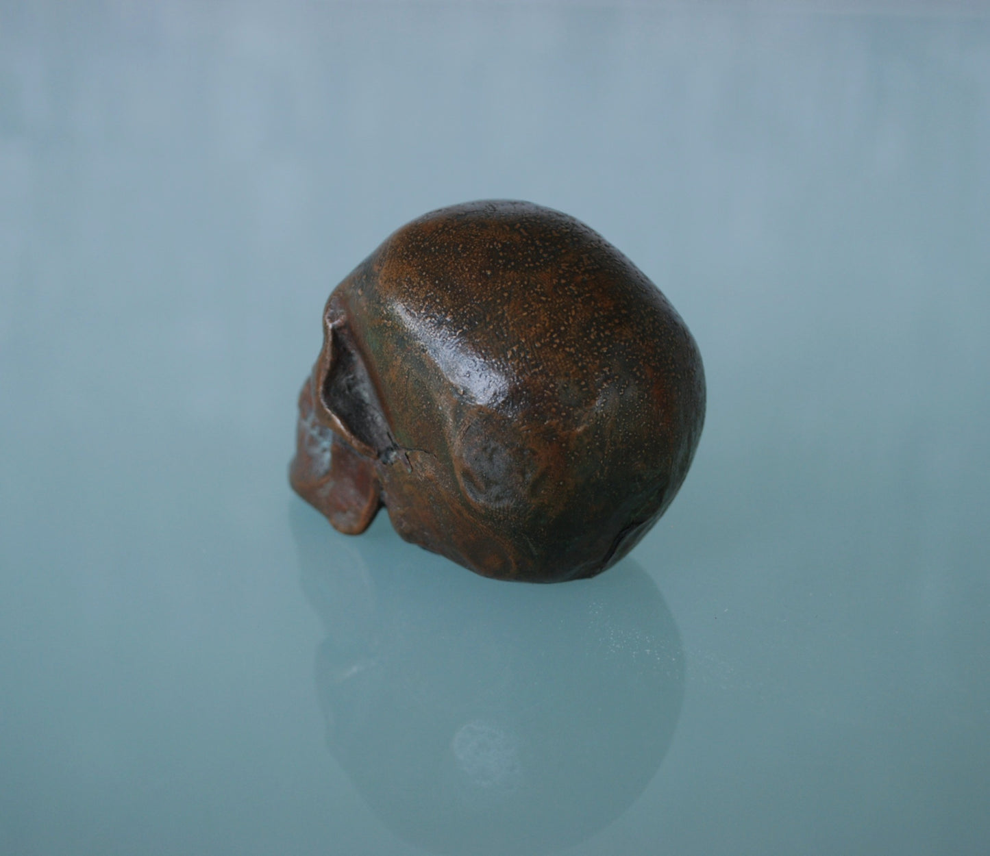 Oude schedel gemaakt van koper met prachtig patina *