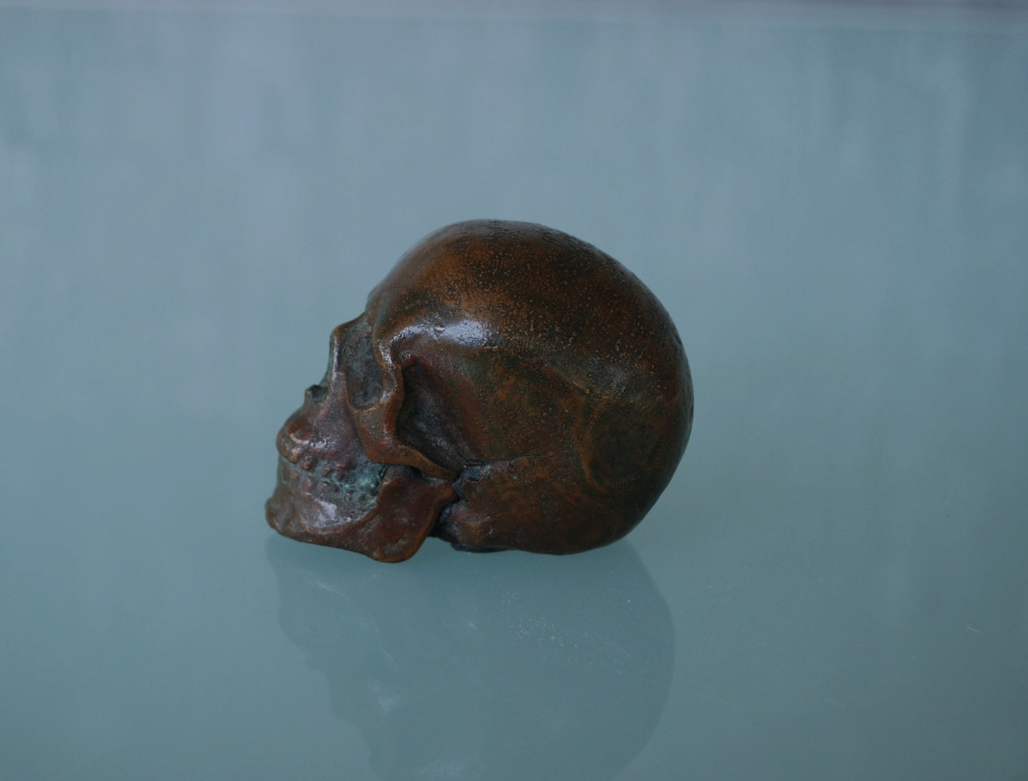 Oude schedel gemaakt van koper met prachtig patina *