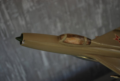 Jet MIG 21-F Handgemaakt op prachtige voetstuk *