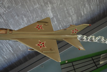 Jet MIG 21-F Handgemaakt op prachtige voetstuk *