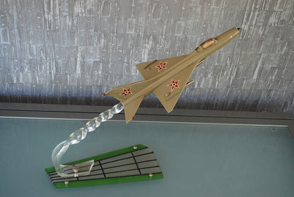 Jet MIG 21-F Handgemaakt op prachtige voetstuk *