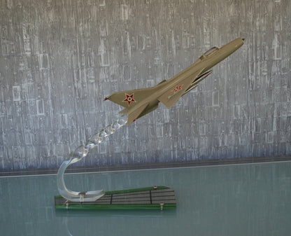 Jet MIG 21-F Handgemaakt op prachtige voetstuk *