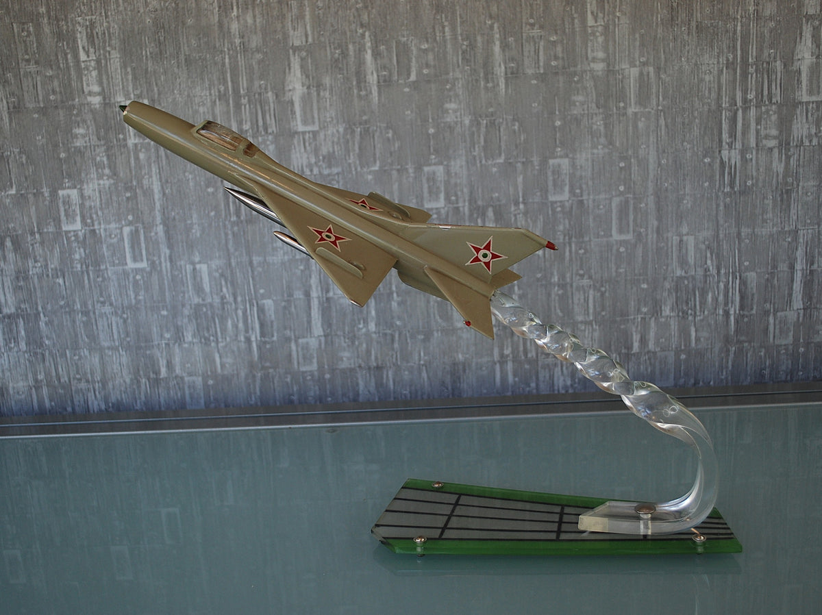 Jet MIG 21-F Handgemaakt op prachtige voetstuk *