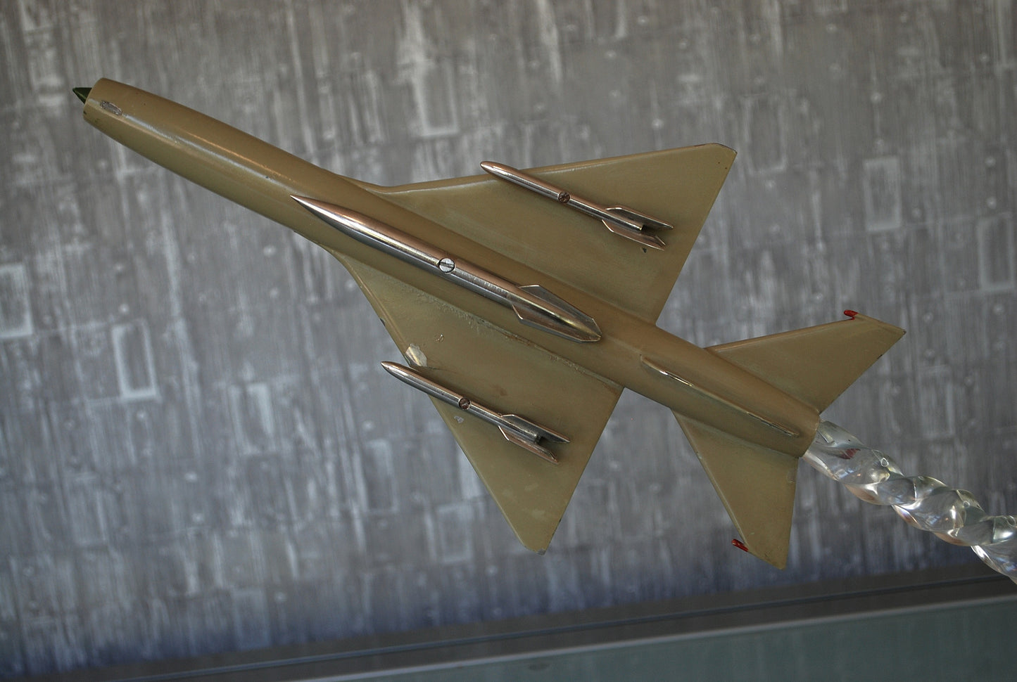Jet MIG 21-F Handgemaakt op prachtige voetstuk *