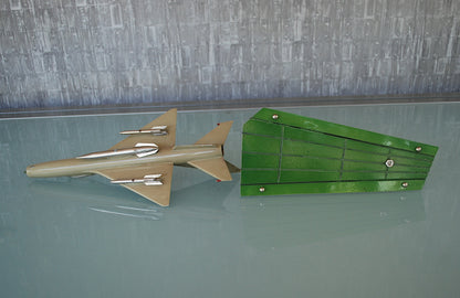 Jet MIG 21-F Handgemaakt op prachtige voetstuk *