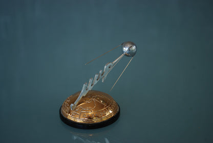 Spoetnik Eerste satellite in de ruimte. Bureau ornament *