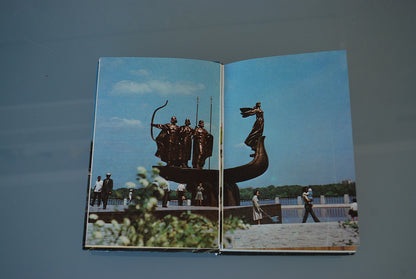 Boek  Kiev uit de Sovjet CCCP tijd met veel foto's WW2 *