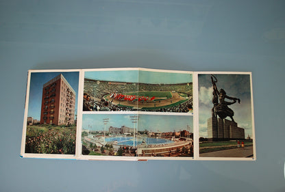 Boek met uitvouw kaarten, voorop Moskou in 5 talen *