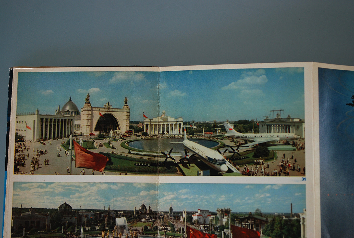 Boek met uitvouw kaarten, voorop Moskou in 5 talen *