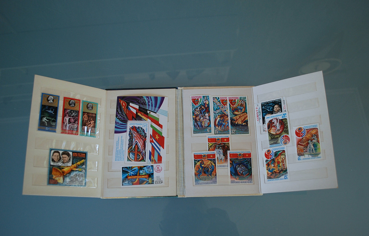 Postzegelboek Ruimtevaart Intercosmos CCCP Opstijgend Raket 1975 *