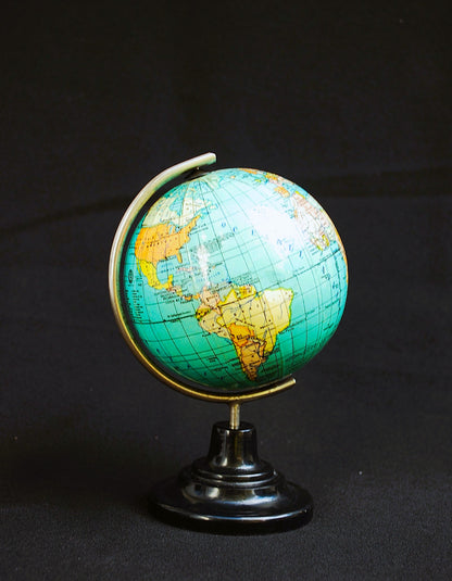 Politiek Globe 1966 Wereldbol op zwart bakeliet voetstuk *