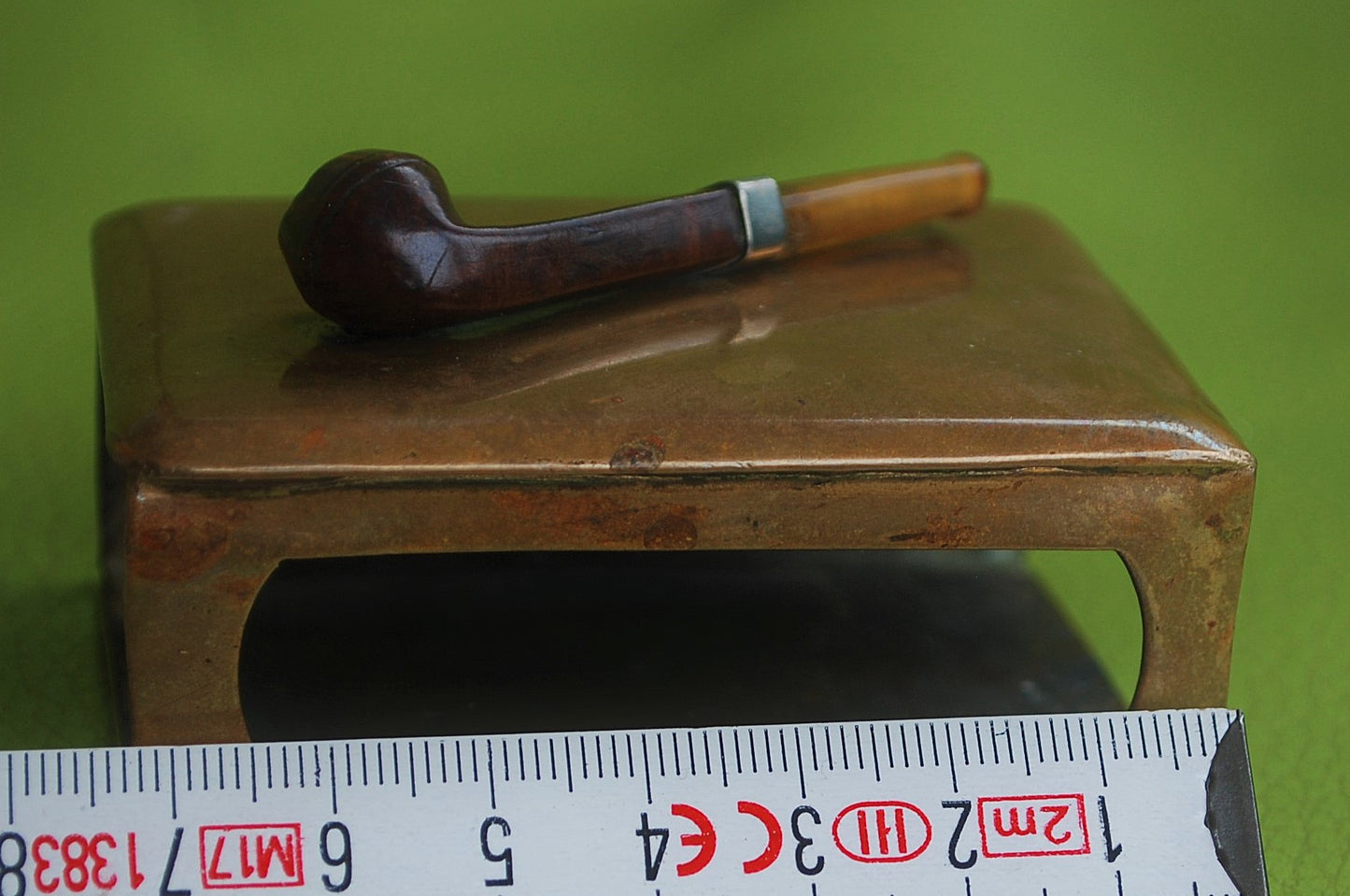 Oude Messing Tabaksdoos met Kunststof Pijp