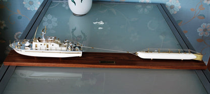 Museum stuk !! Schip Neštin class rivier mijnenveger met sleep Oropesa