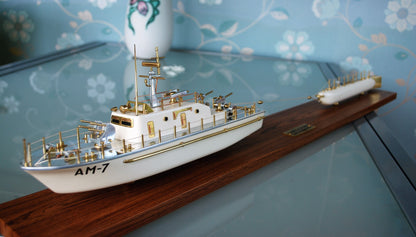 Museum stuk !! Schip Neštin class rivier mijnenveger met sleep Oropesa