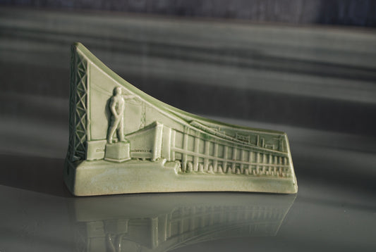 Monument Lenin bij de waterkrachtcentrale van de Dnjepr Zaporozhye Oekraïen SSR, USSR.