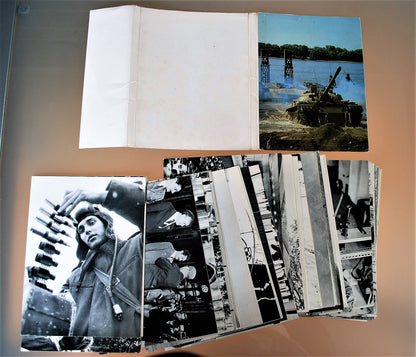 Poster map leger Socialistische Hongarije  39 stuks in map 1980