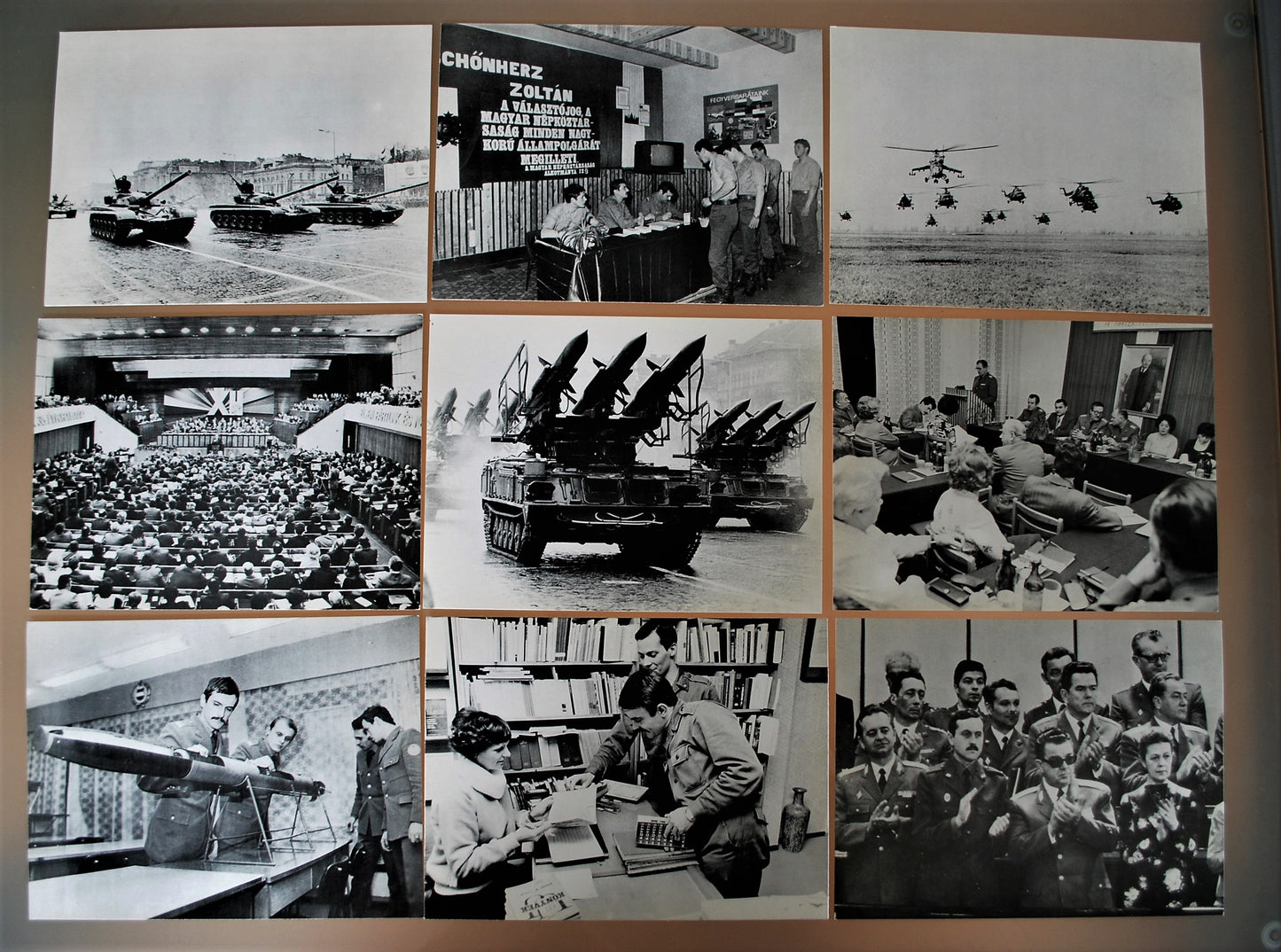 Poster map leger Socialistische Hongarije  39 stuks in map 1980