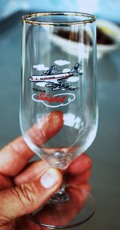 Eerste Super DC 8 voor KLM op Schiphol 1967