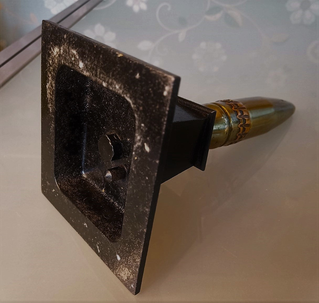 WW2 Granaat Bureau Ornament op Sokkel