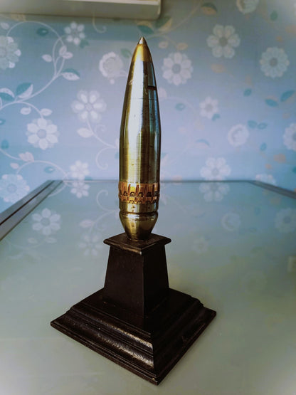 WW2 Granaat Bureau Ornament op Sokkel