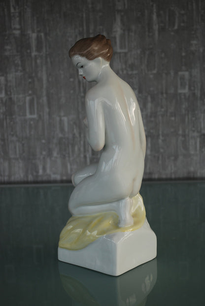 Preorder Vrouw naakt geknield Beeldhouwer Sandor Olah