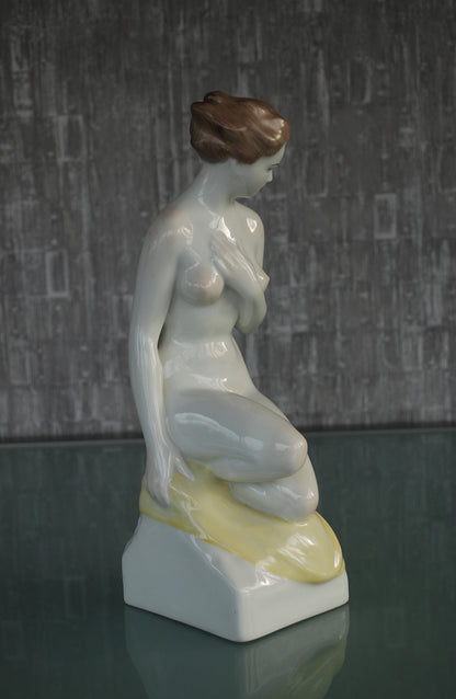 Preorder Vrouw naakt geknield Beeldhouwer Sandor Olah