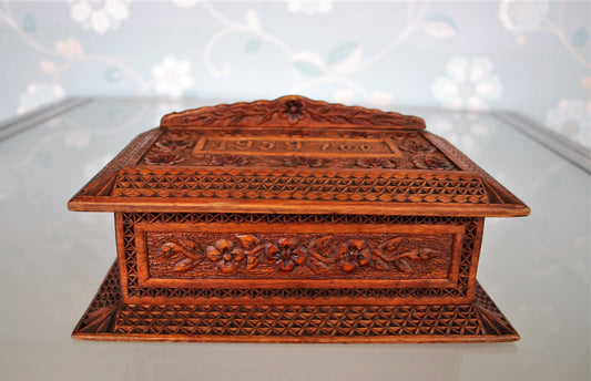 Houten Kist 1959. Tramp art. Hand werk