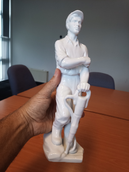 Herend Mijnwerker met Drilboor Door Beeldhouwer  Jenő Hanzély