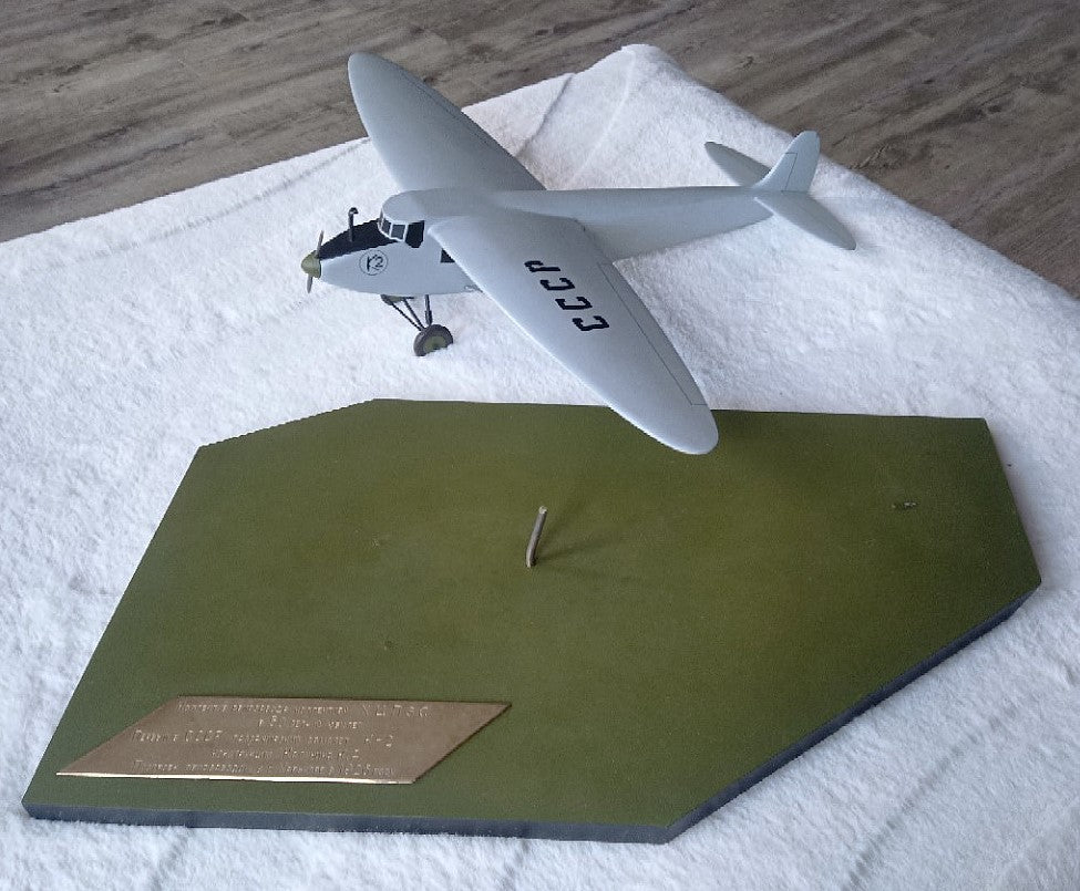 Kalinin, de eerste passagiers vliegtuig van de Sovjet unie. GROOT model !