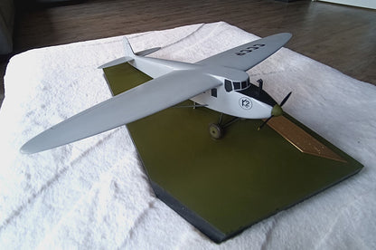 Kalinin, de eerste passagiers vliegtuig van de Sovjet unie. GROOT model !