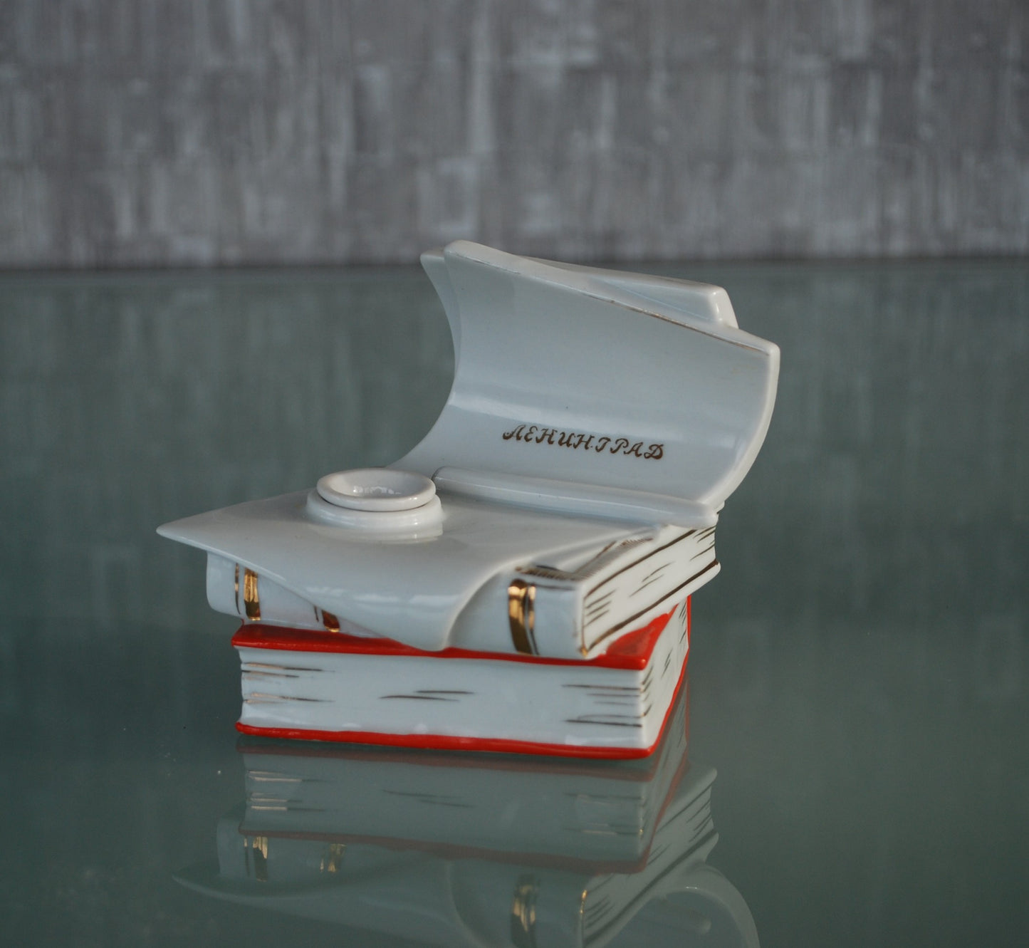 Preorder Inktpot boeken Leningrad van Lomonosov porselein fabriek