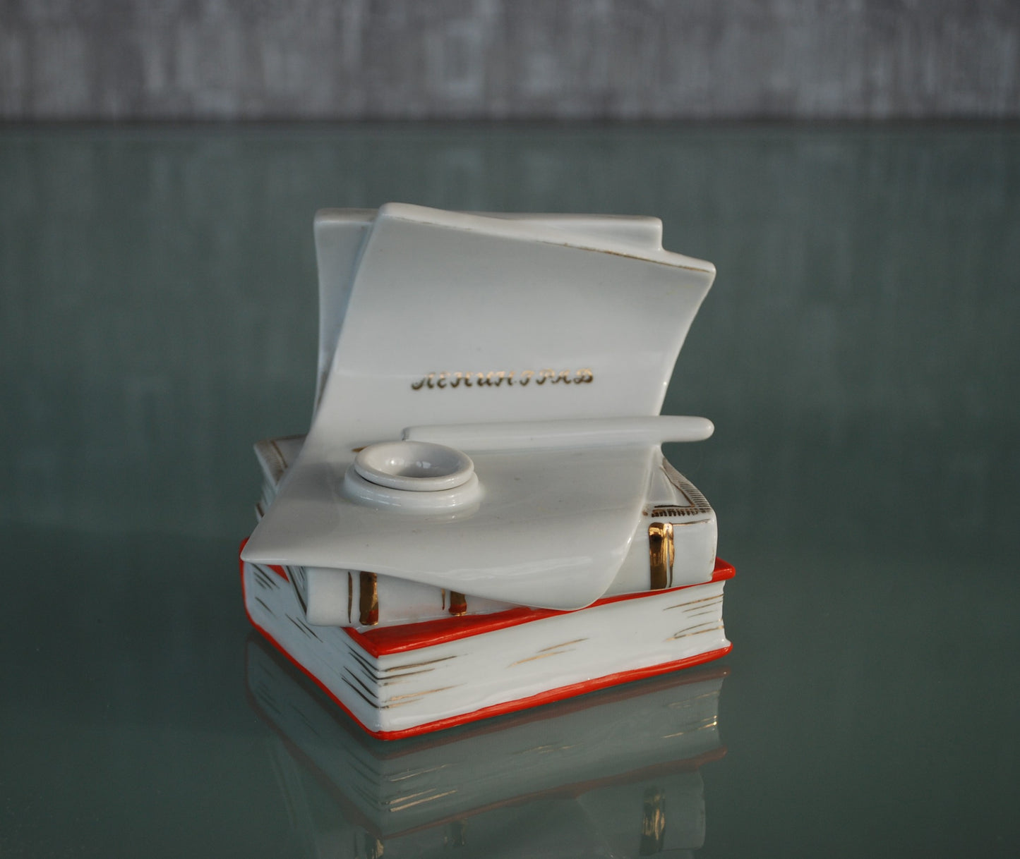 Preorder Inktpot boeken Leningrad van Lomonosov porselein fabriek