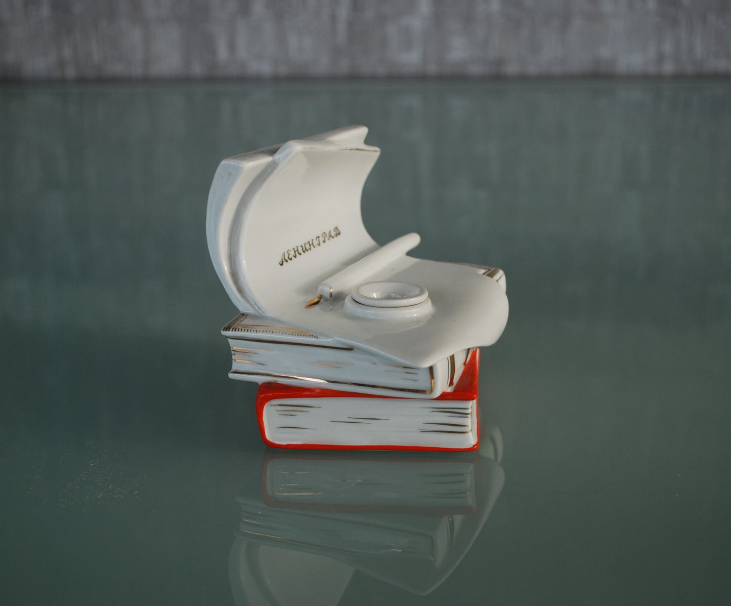 Preorder Inktpot boeken Leningrad van Lomonosov porselein fabriek