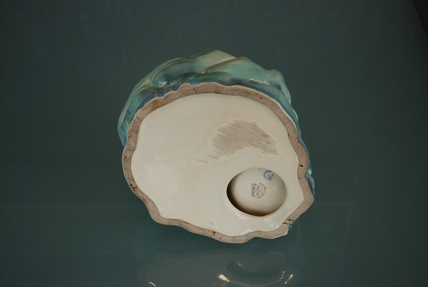 Pre order Art Deco Ditmar Urbach ijsbeerschaal, Tsjechoslowaaks keramisch beeld uit de jaren 30